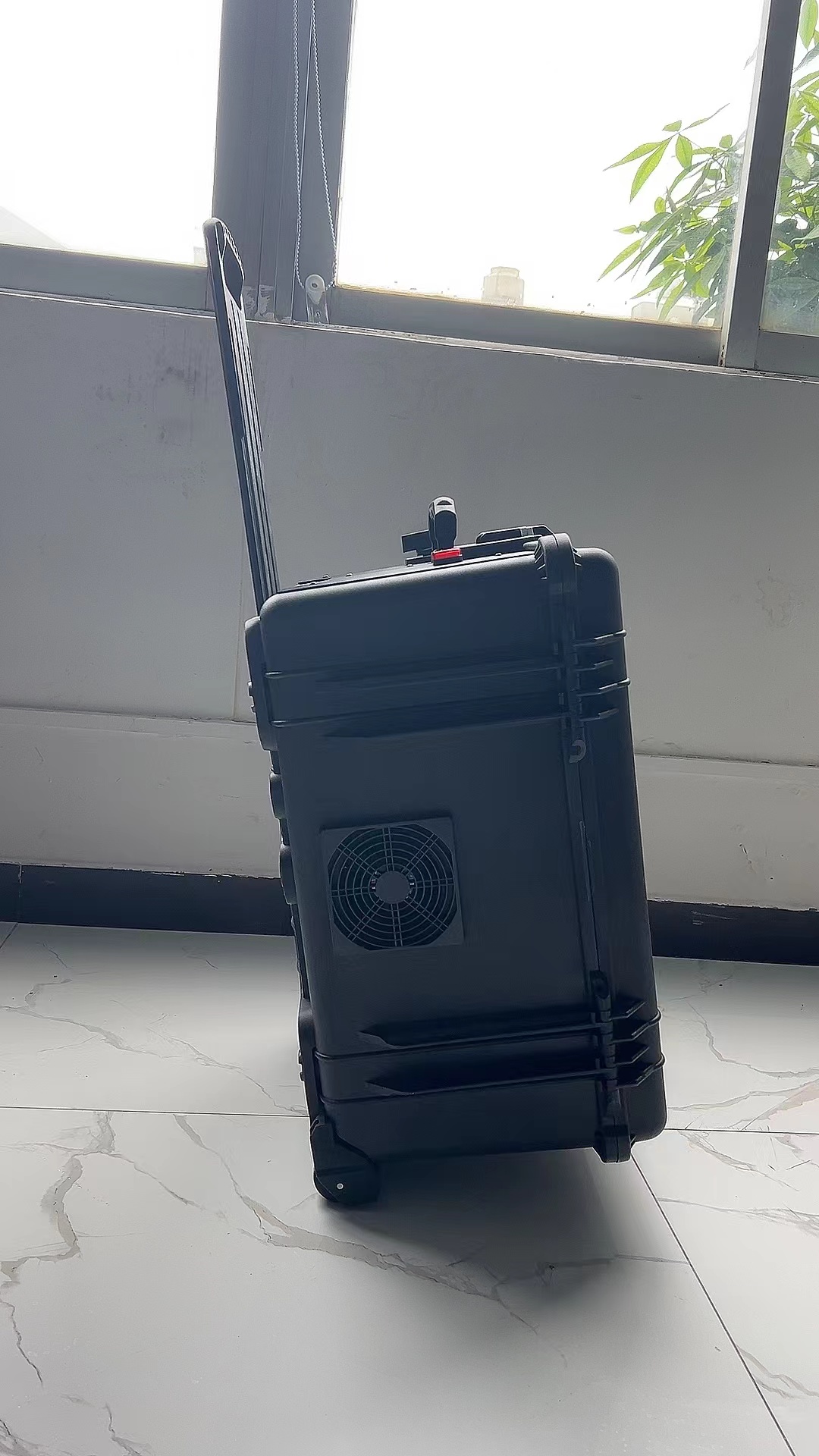 比如手拉箱型移动通信干扰器